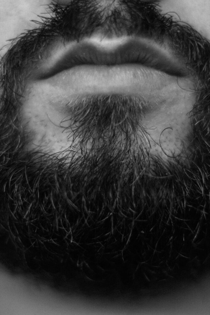igor-rodrigues-x_7LFfm_-b0-unsplash-683x1024 Produtos Naturais para Barba: 5 Receitas Caseiras para Hidratar e Estilizar